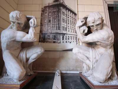 ...sono i telamoni del palazzo della Gazzetta, unici superstiti dello scellerato abbattimento dello splendido edificio in stile liberty di cui facevano parte